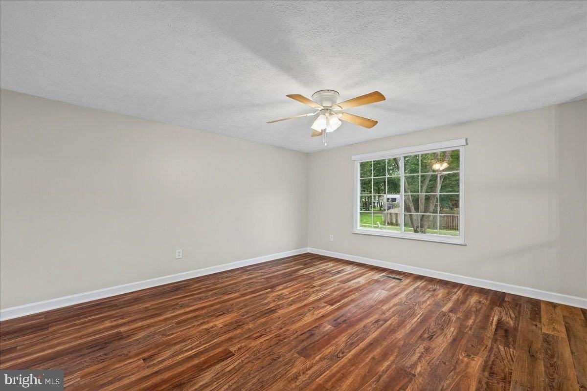 308 Raussell Pl - Photo 5 of 35