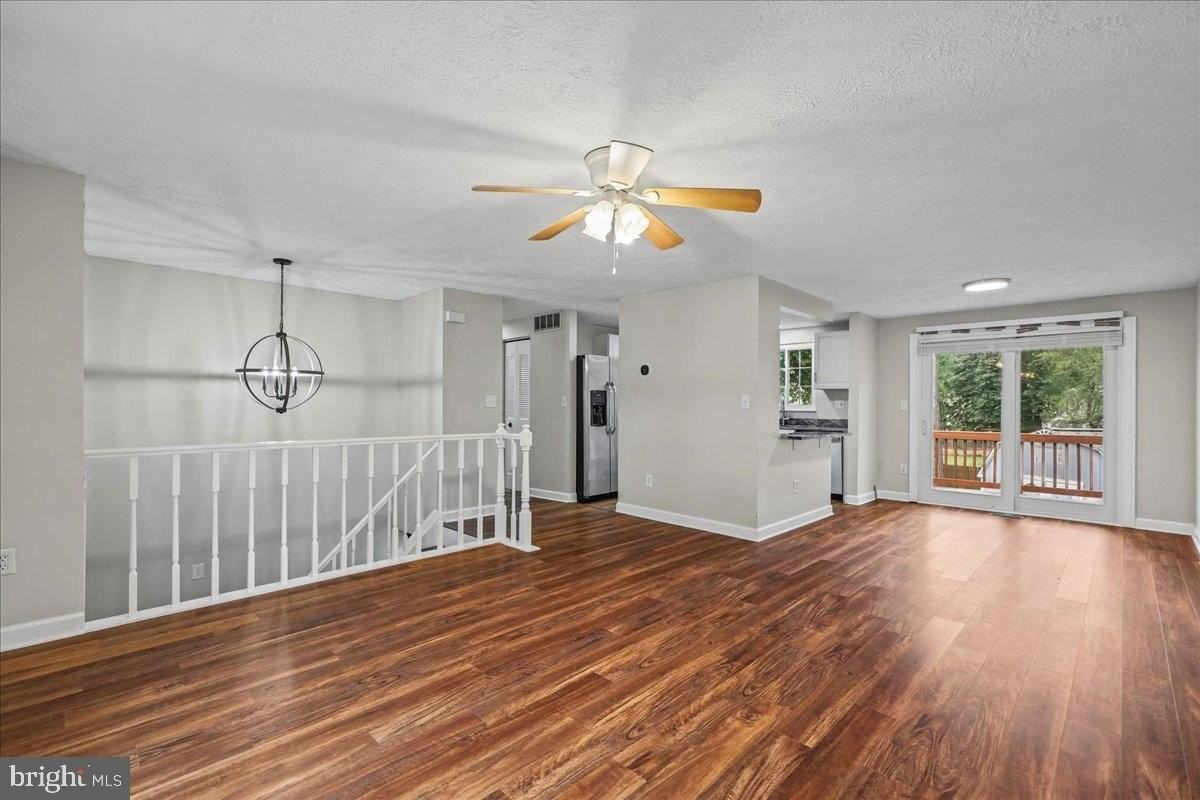 308 Raussell Pl - Photo 6 of 35