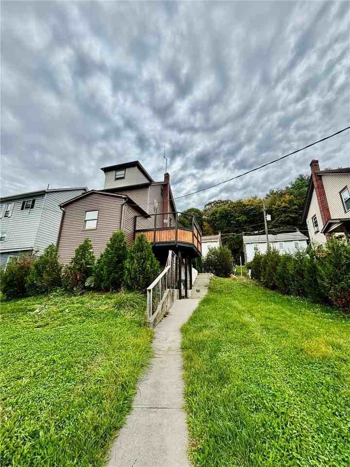 228 Center St - Photo 4 of 14
