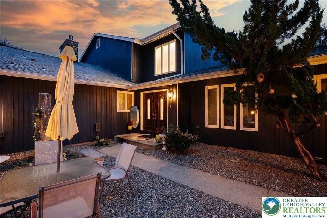 2210 Greenwood Rd - Photo 2 of 50