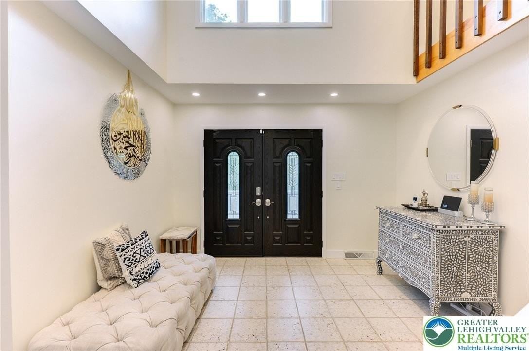 2210 Greenwood Rd - Photo 3 of 50