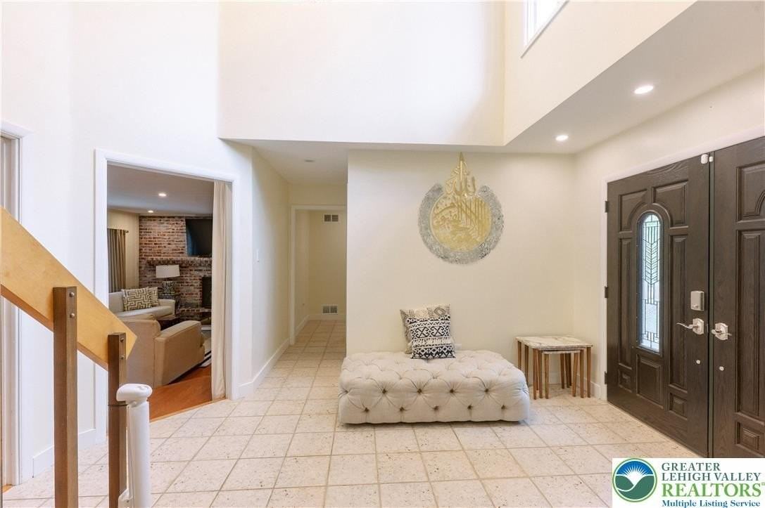 2210 Greenwood Rd - Photo 4 of 50