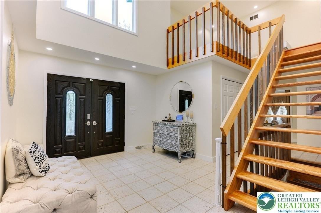 2210 Greenwood Rd - Photo 5 of 50