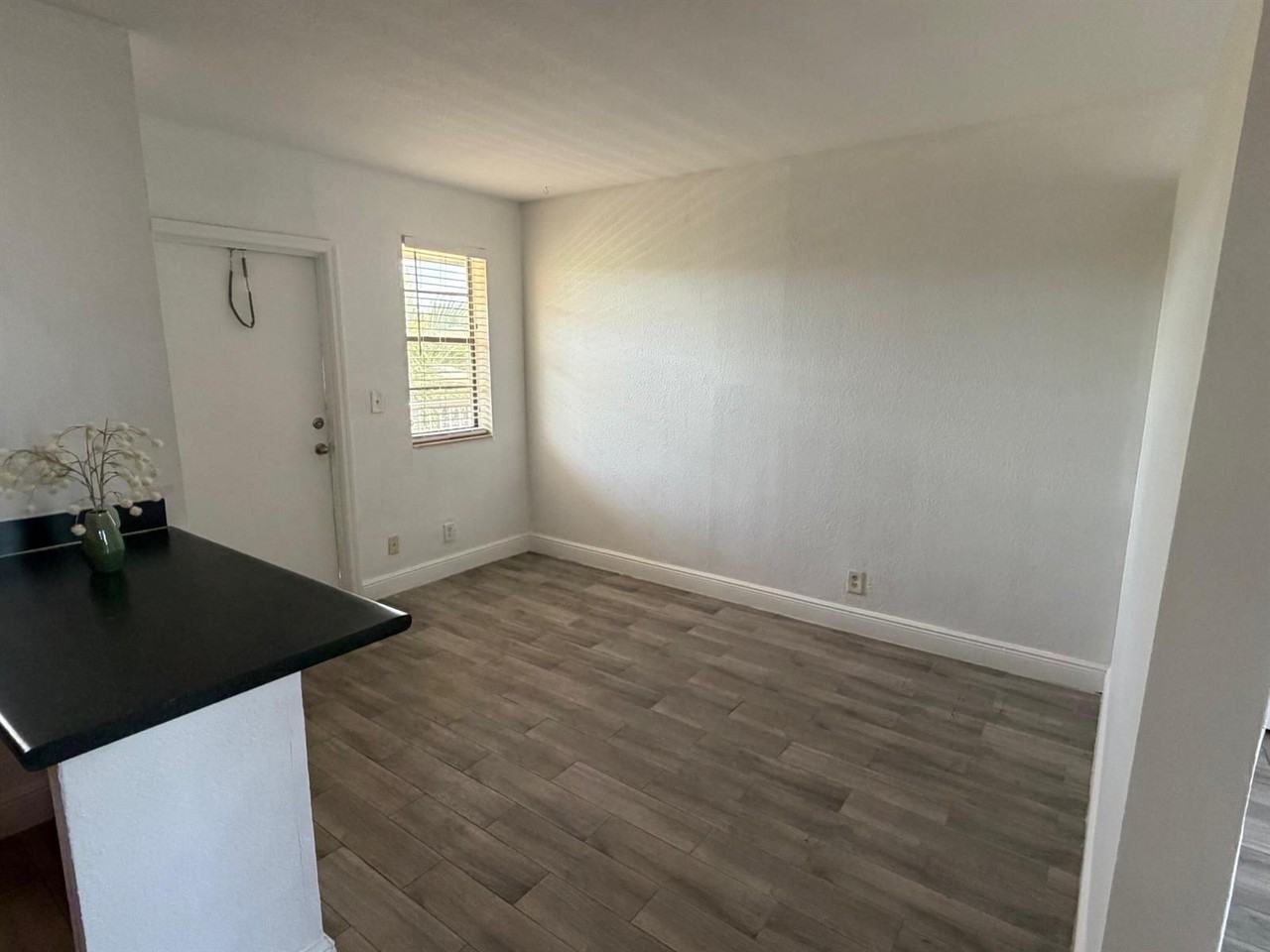 2609 Ne 8th Ave #2609A - Photo 2 of 5