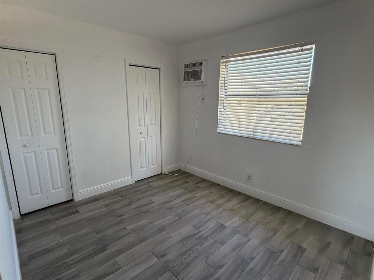 2609 Ne 8th Ave #2609A - Photo 4 of 5
