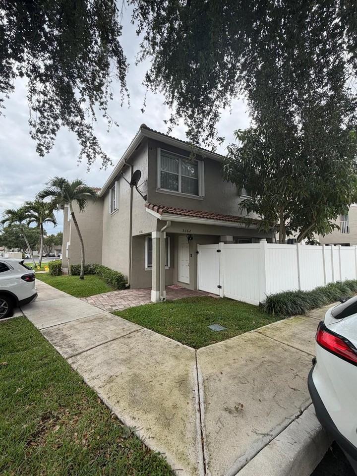 5362 Sw 125th Ave - Photo 6 of 8