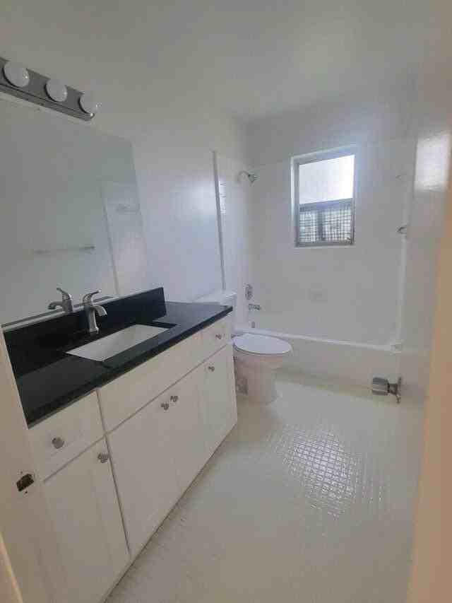 Se 24th Ave - Photo 5 of 8