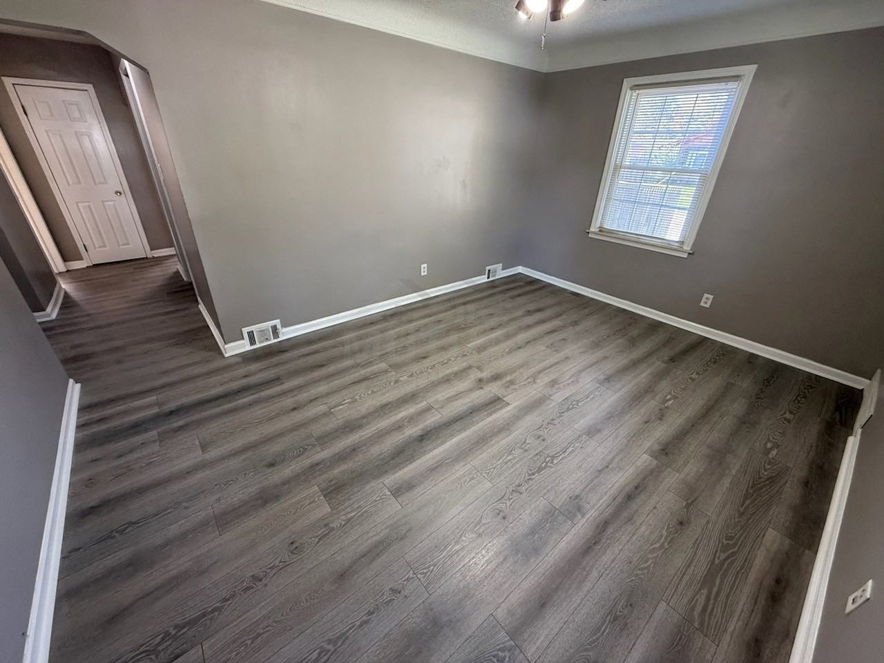 24449 Annapolis St - Photo 2 of 8