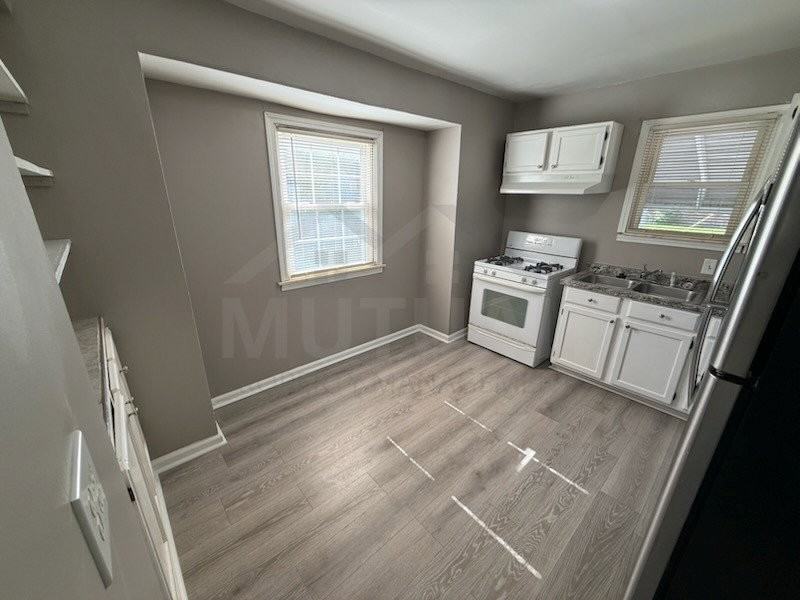 24449 Annapolis St - Photo 3 of 8