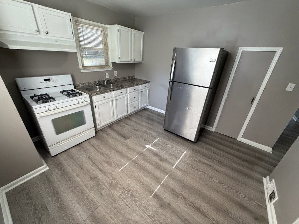 24449 Annapolis St - Photo 4 of 8