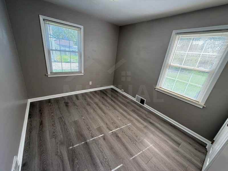 24449 Annapolis St - Photo 7 of 8