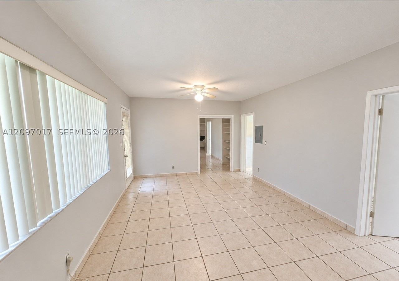 1925 Washington Ave #10 - Photo 3 of 6
