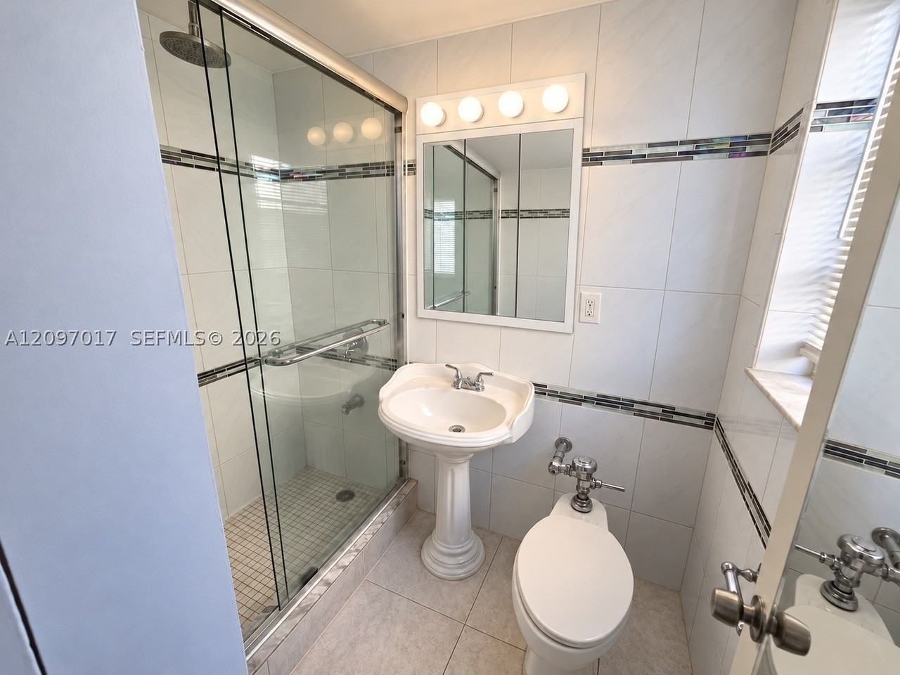 1925 Washington Ave #10 - Photo 4 of 6