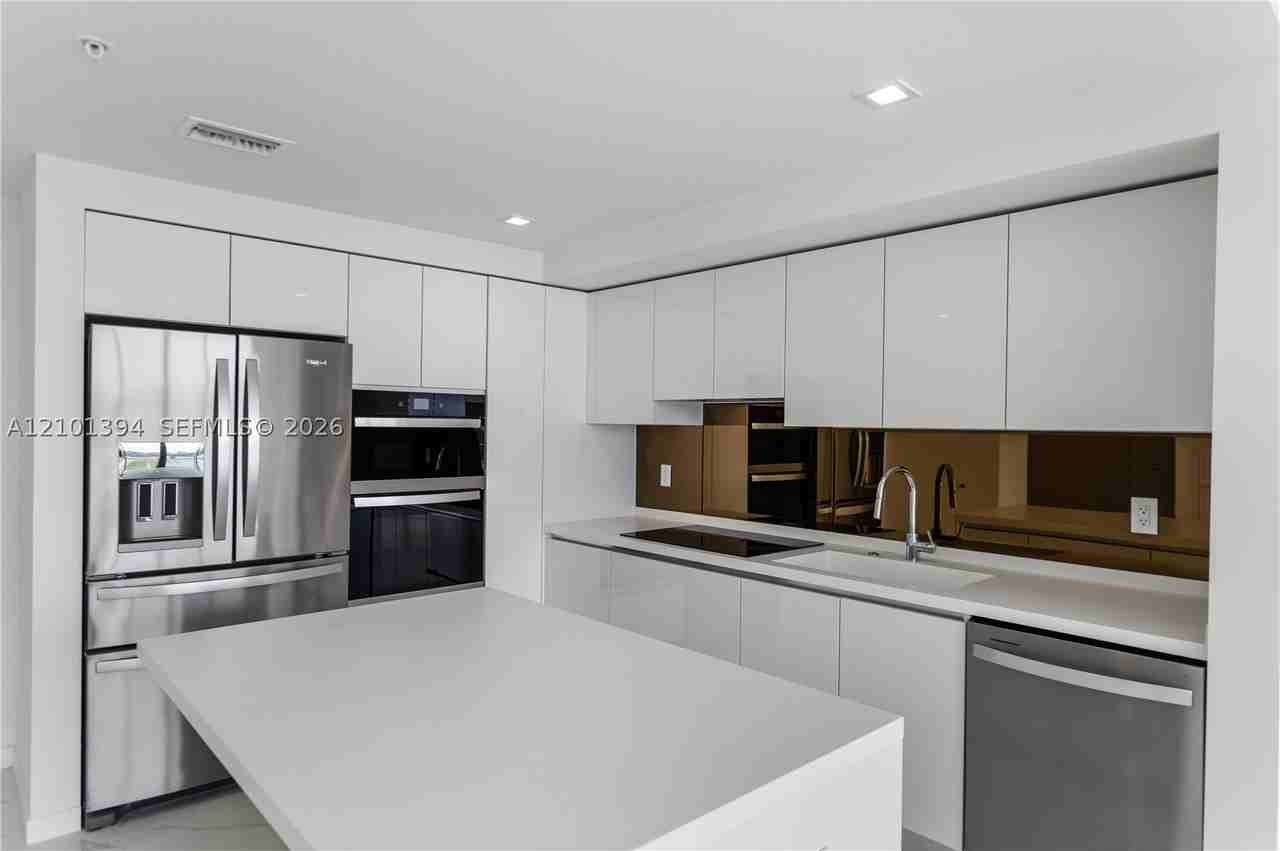 1170 E Hallandale Beach Blvd #1811