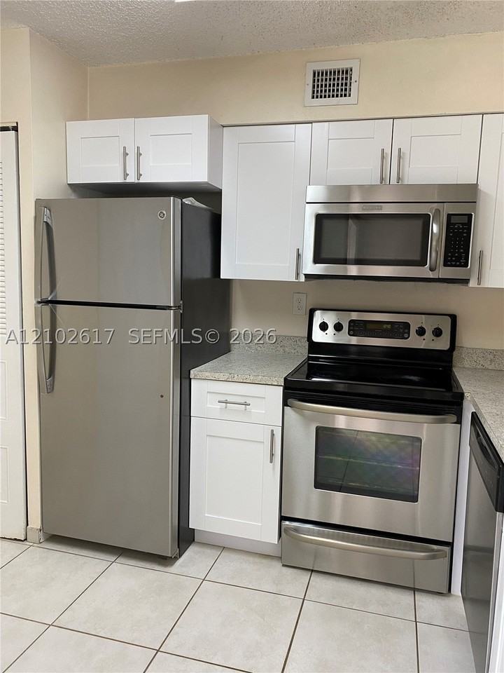 9051 Sw 138th Pl #9051 - Photo 2 of 6