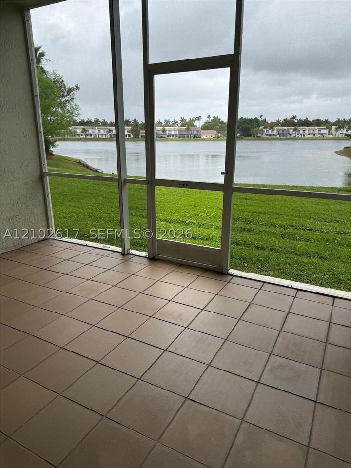 9051 Sw 138th Pl #9051 - Photo 3 of 6