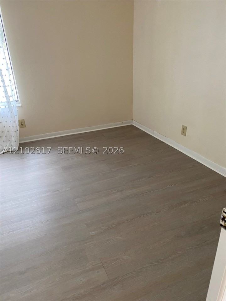 9051 Sw 138th Pl #9051 - Photo 4 of 6