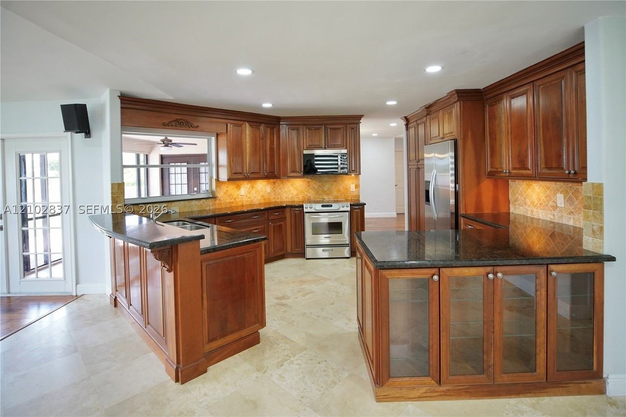 18281 Sw 22nd St - Photo 3 of 46