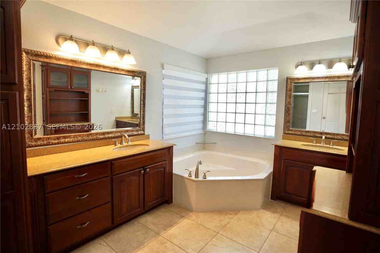 18281 Sw 22nd St - Photo 5 of 46