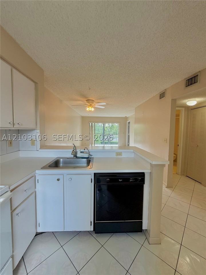 2230 N Cypress Bend Dr #308 - Photo 5 of 39