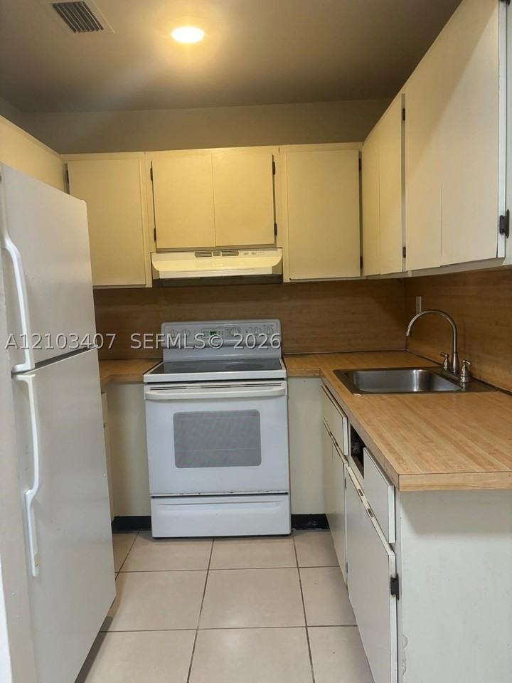 5658 W 25th Ct #5658 - Photo 5 of 7