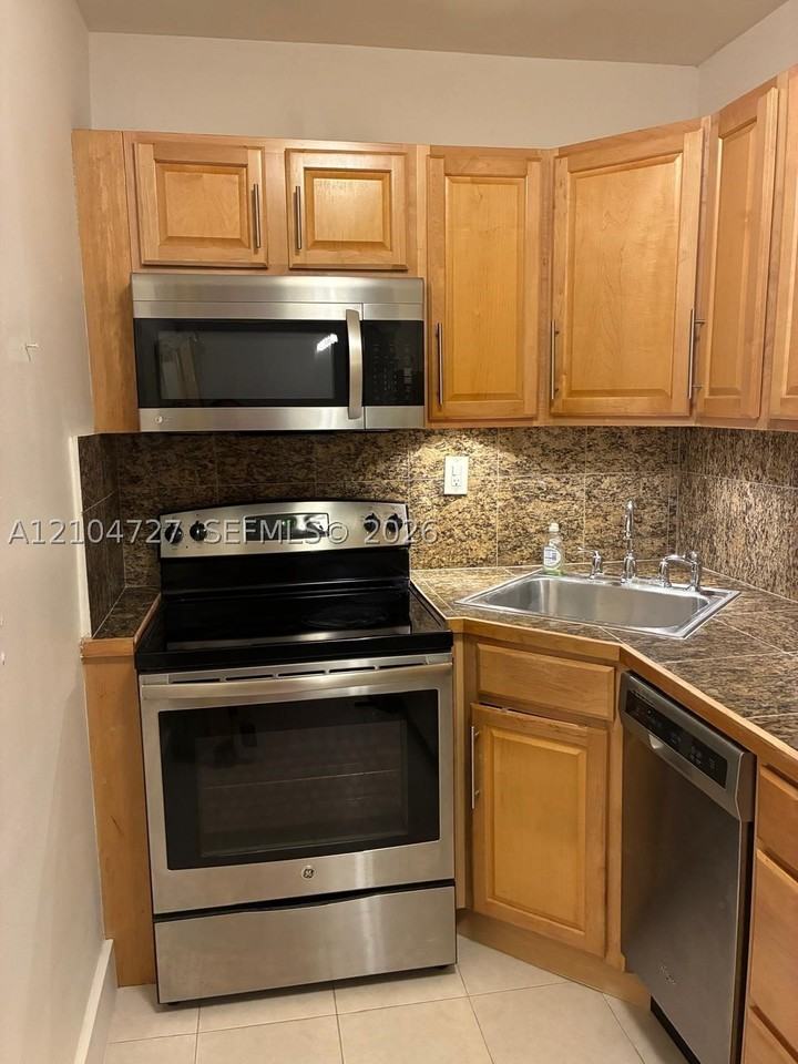 1955 Ne 135th St #206 - Photo 4 of 4