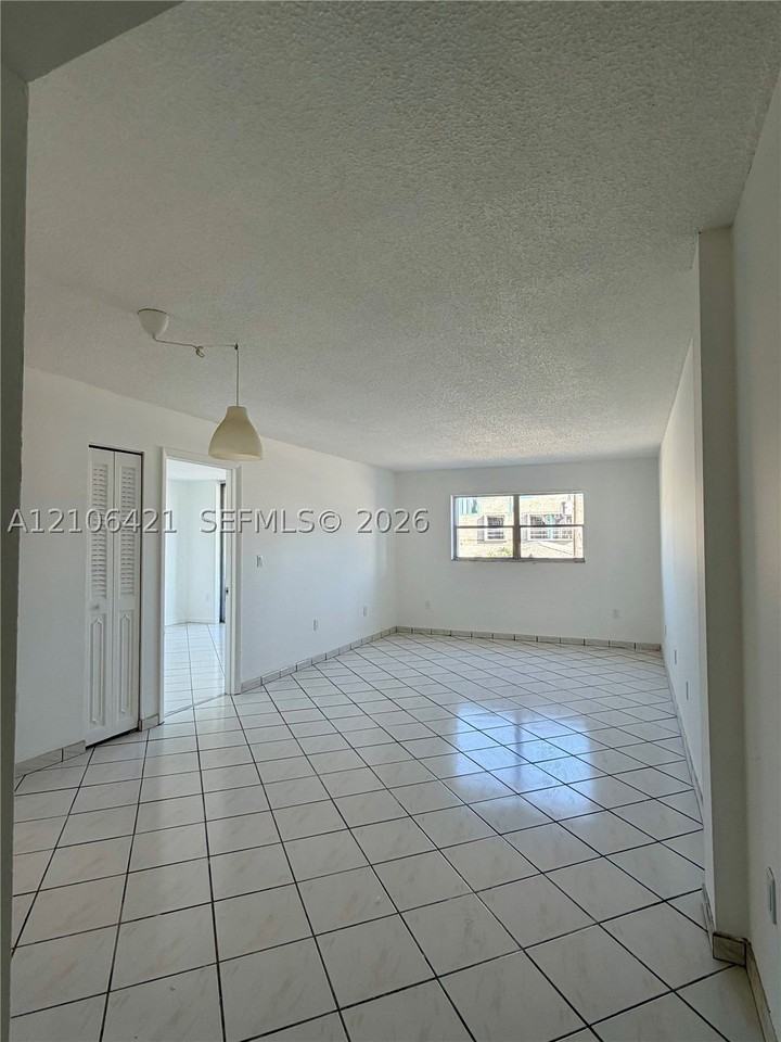 7440 Harding Ave #303 - Photo 5 of 31