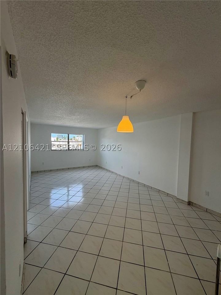 7440 Harding Ave #303 - Photo 6 of 31