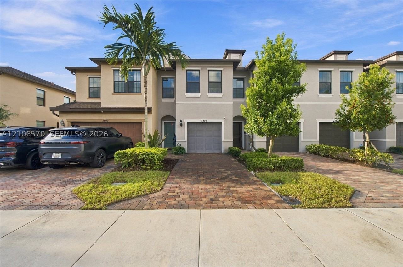 2804 Troubadour St