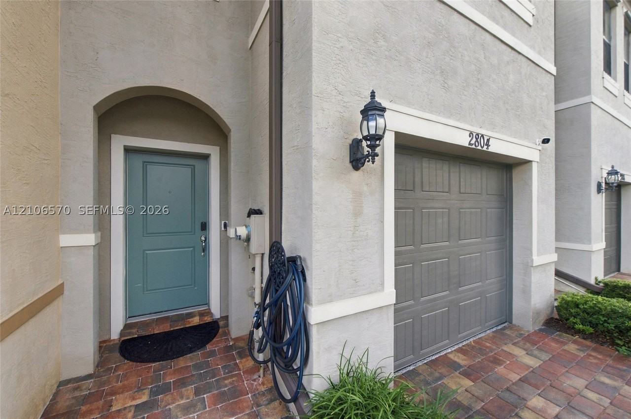 2804 Troubadour St - Photo 2 of 30