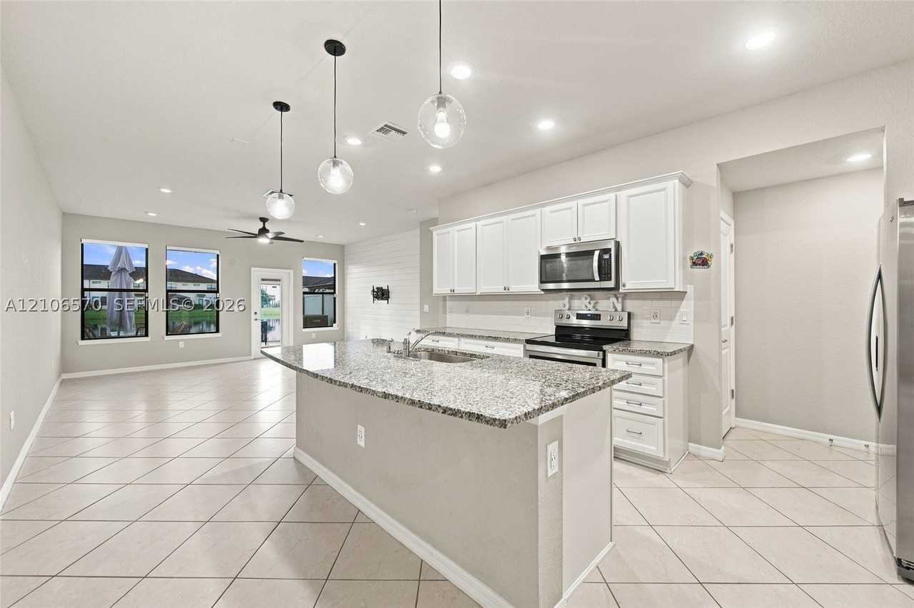 2804 Troubadour St - Photo 3 of 30