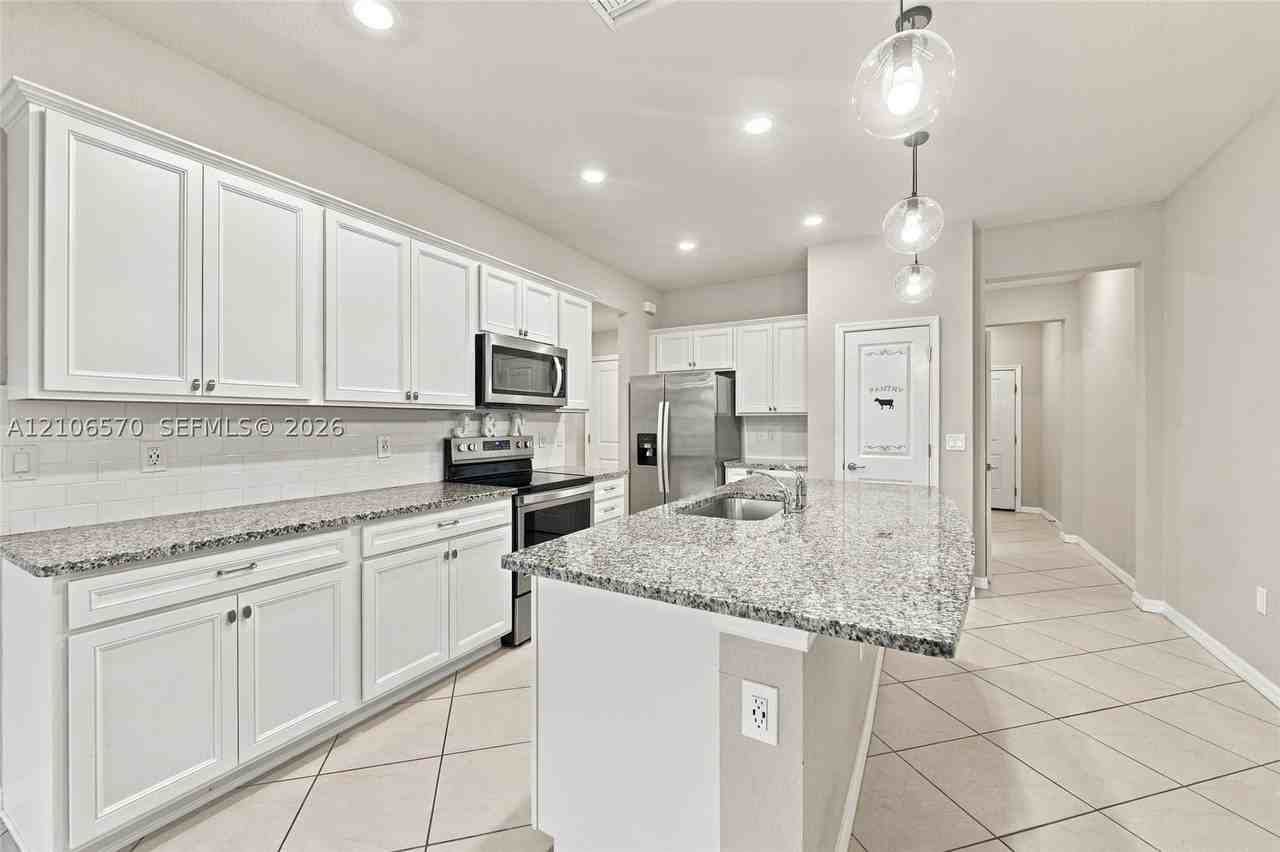 2804 Troubadour St - Photo 5 of 30