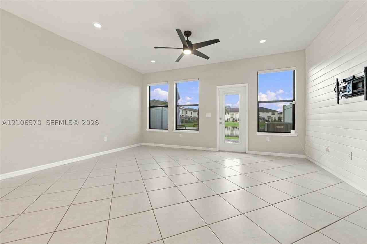 2804 Troubadour St - Photo 7 of 30