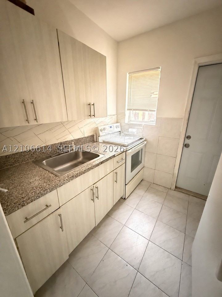 1946 Buchanan St #1946 - Photo 2 of 7