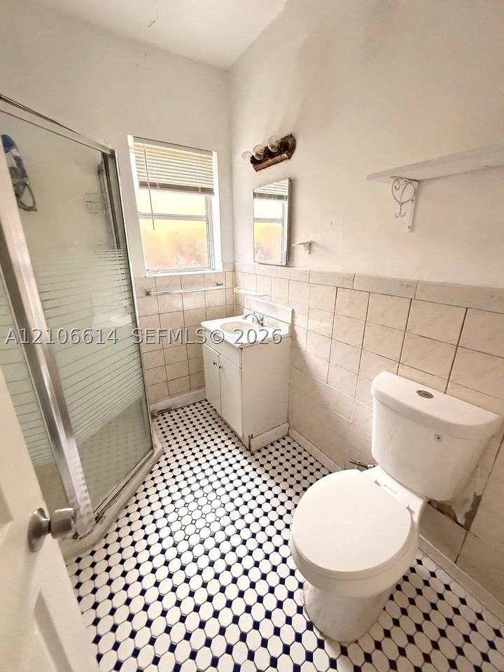 1946 Buchanan St #1946 - Photo 4 of 7