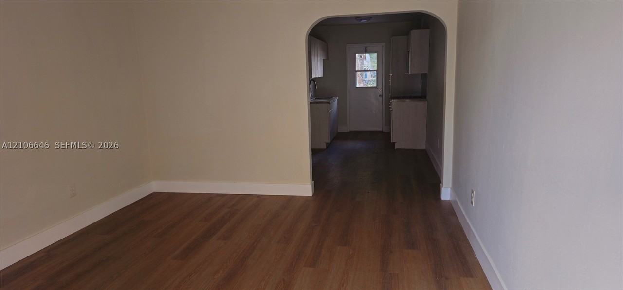 460 Nw 25th Ct #460 - Photo 3 of 5