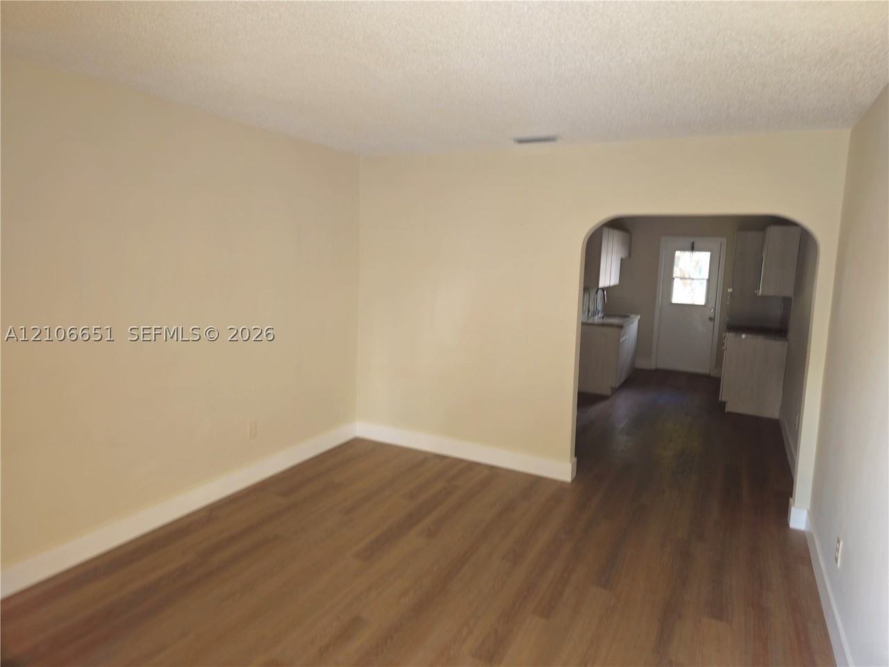 462 Nw 25th Ct #462 - Photo 4 of 5