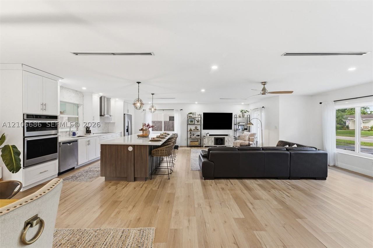 10512 Sw 124th Pl - Photo 2 of 19