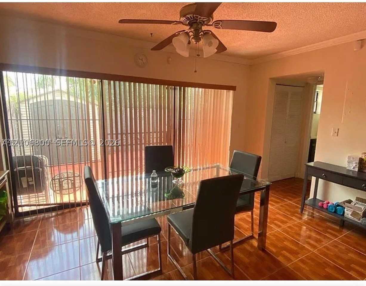 3820 Sw 52nd Ave - Photo 3 of 8