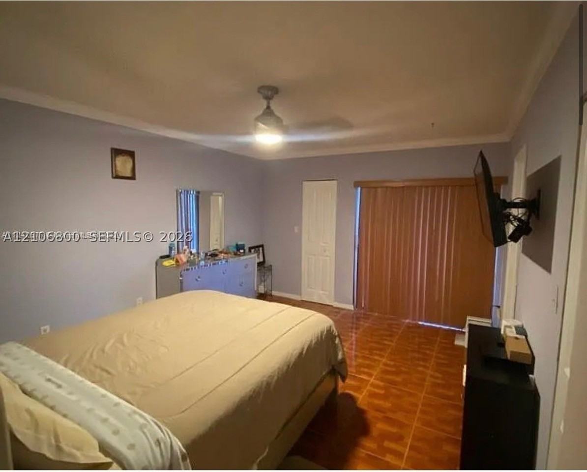 3820 Sw 52nd Ave - Photo 5 of 8