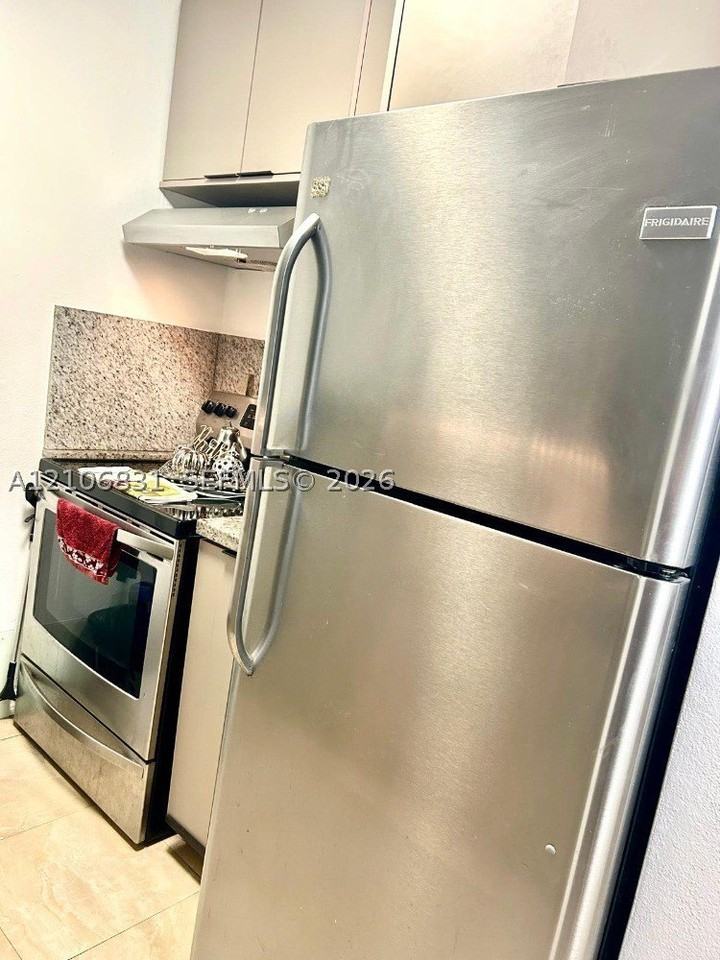 520 Ne 38th St #15 - Photo 5 of 13
