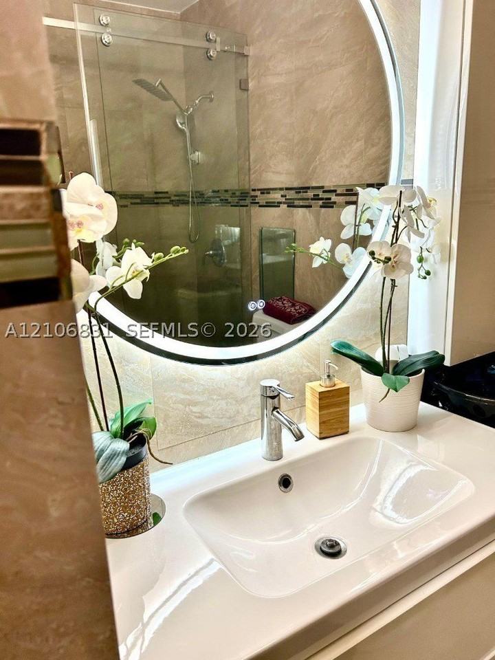 520 Ne 38th St #15 - Photo 7 of 13