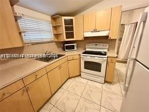 1674 Ne 174th St #REAR - Photo 3 of 12