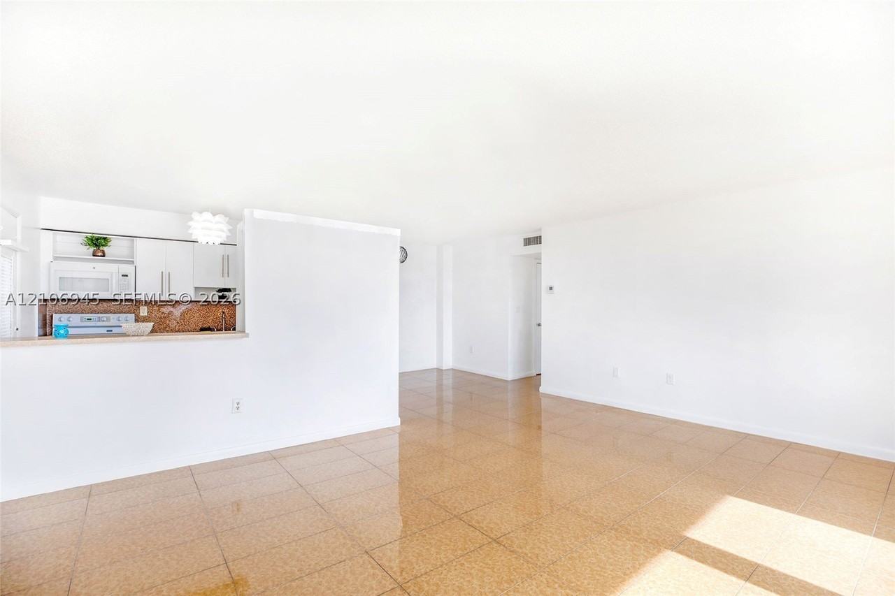 7133 Bay Dr #401 - Photo 6 of 27