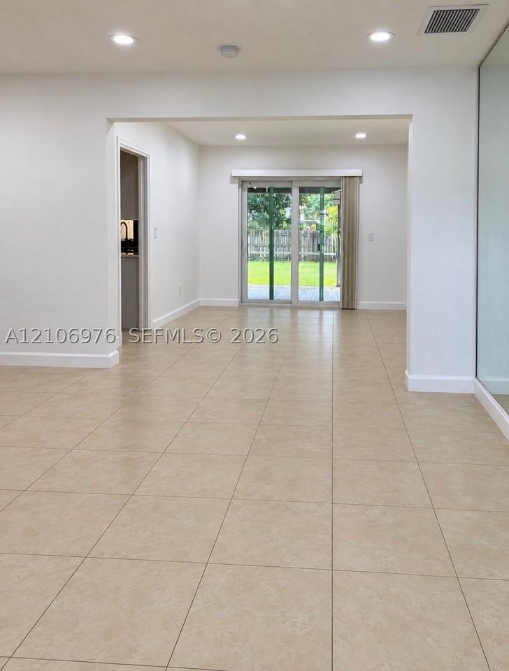 8376 Nw 16th St - Photo 4 of 17