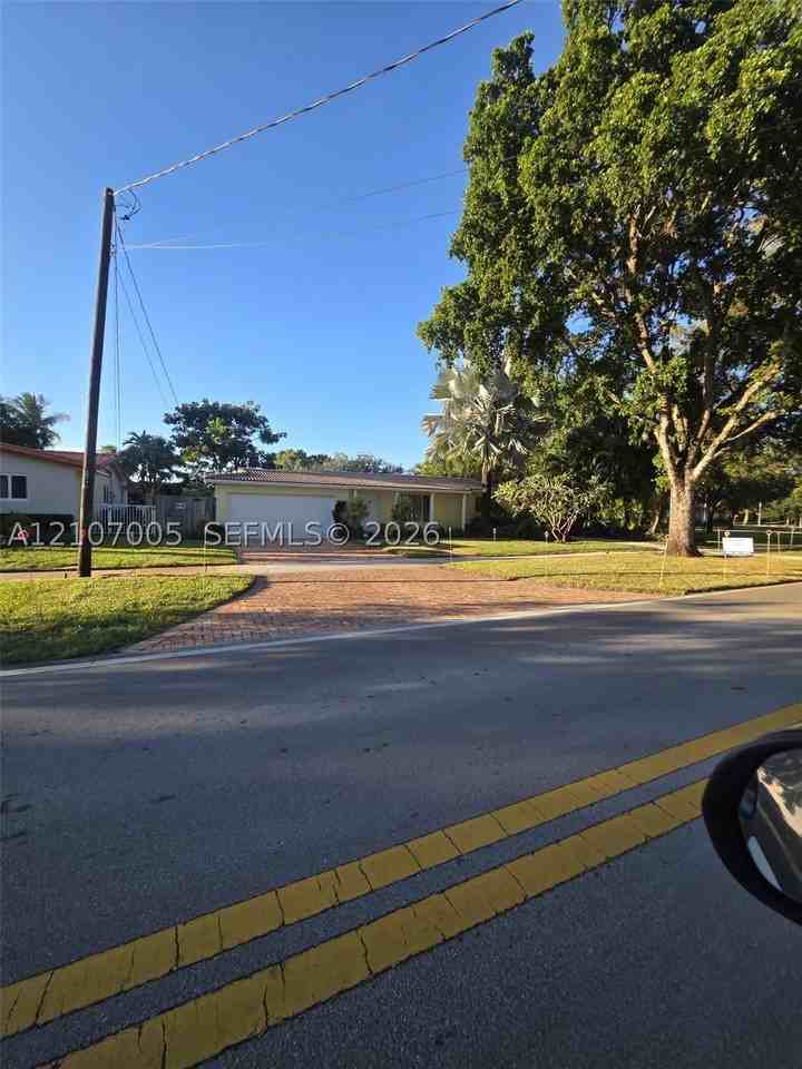 6325 Miami Lakeway S - Photo 3 of 42