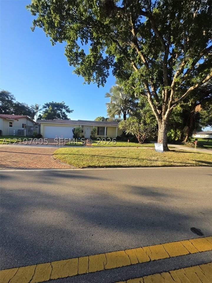 6325 Miami Lakeway S - Photo 5 of 42