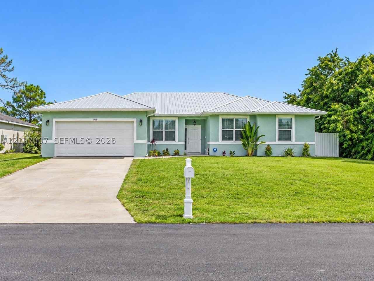 6016 Joy Ct - Photo 3 of 43