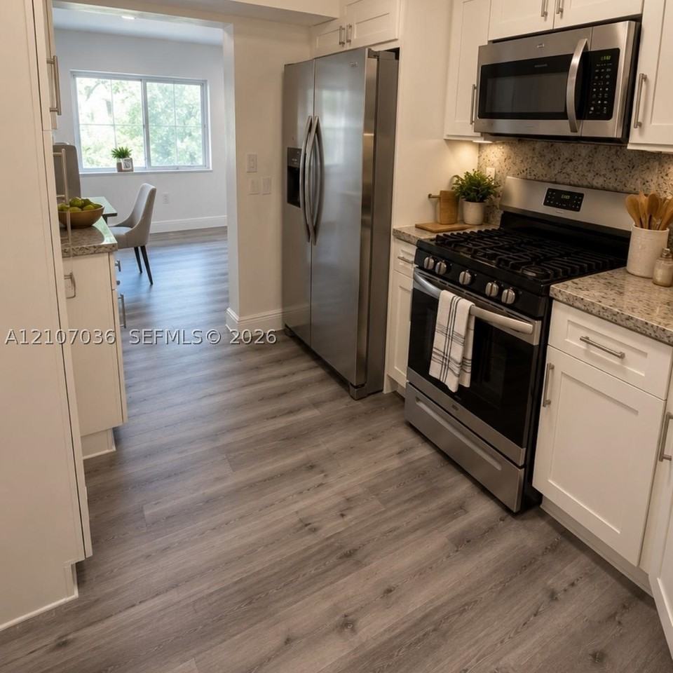 710 E 13th St #A - Photo 4 of 24