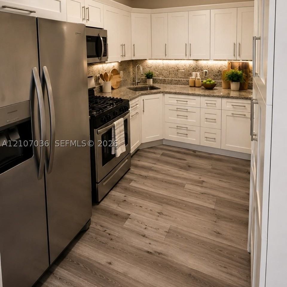 710 E 13th St #A - Photo 5 of 24
